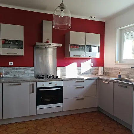 Mon Petit Chateau Apartment Pajay
