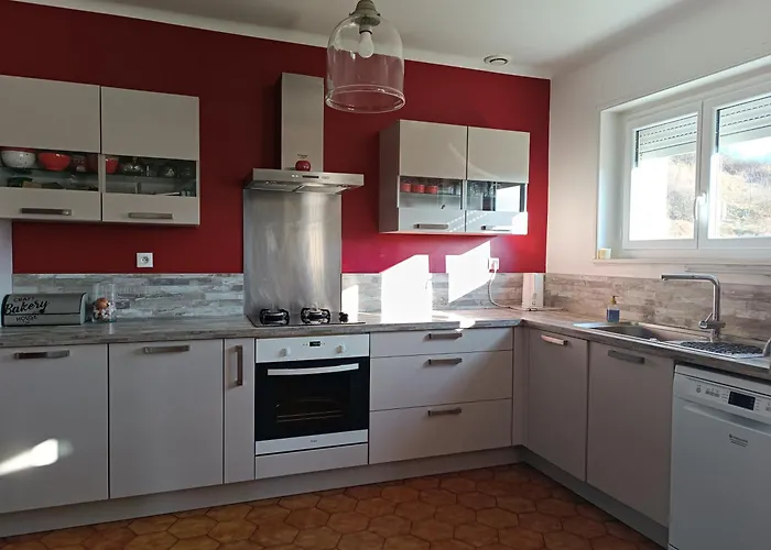 Mon Petit Chateau Apartment Pajay